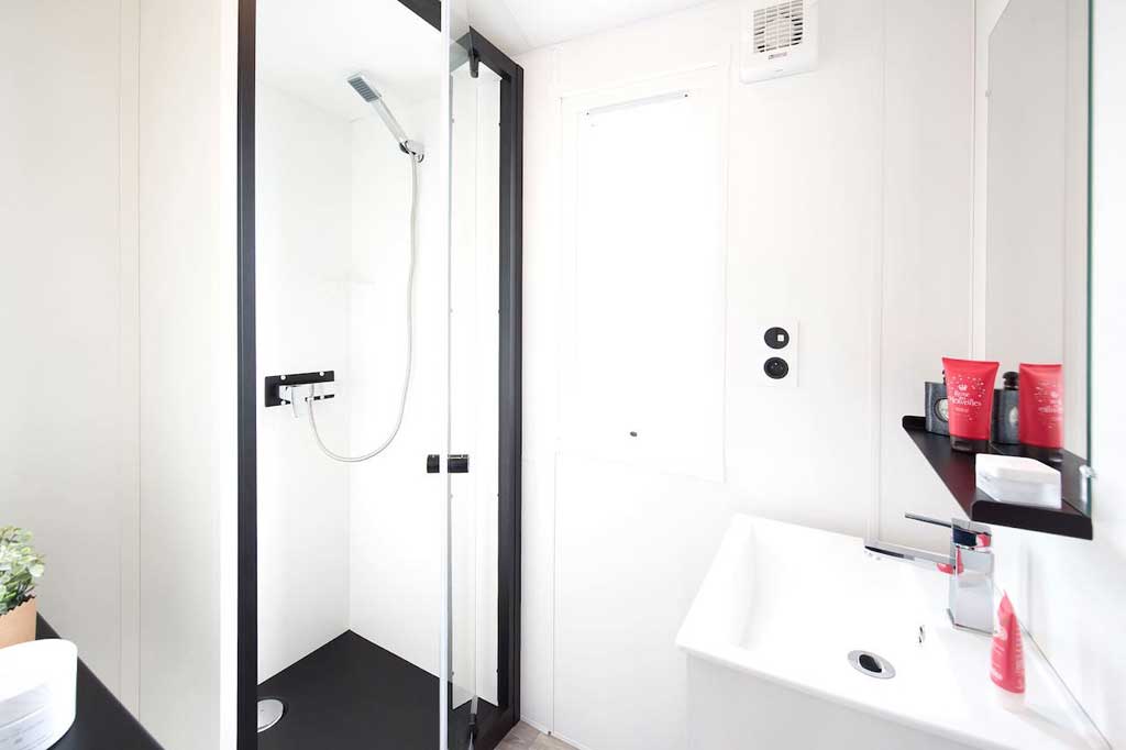 salle de bain mobil-home à Thonon-les-Bains panama duo